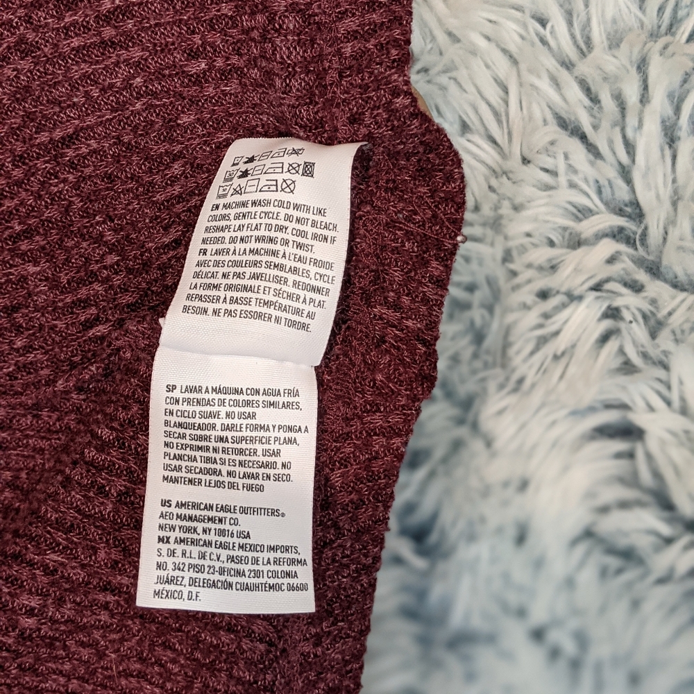 2/$30 American Eagle ☆ Women's Maroon M Knit Twist Back Round Neck Flare Sweater - Picture 5 of 10